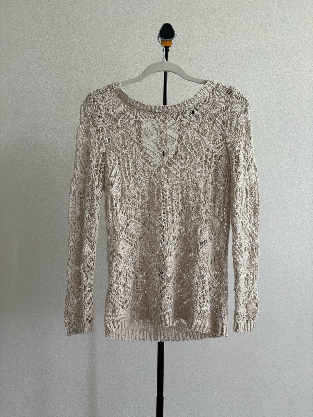 a.n.a Open Crochet Knit Sweater Sz M Beige Diamond Pattern Tie-Back V-Neck